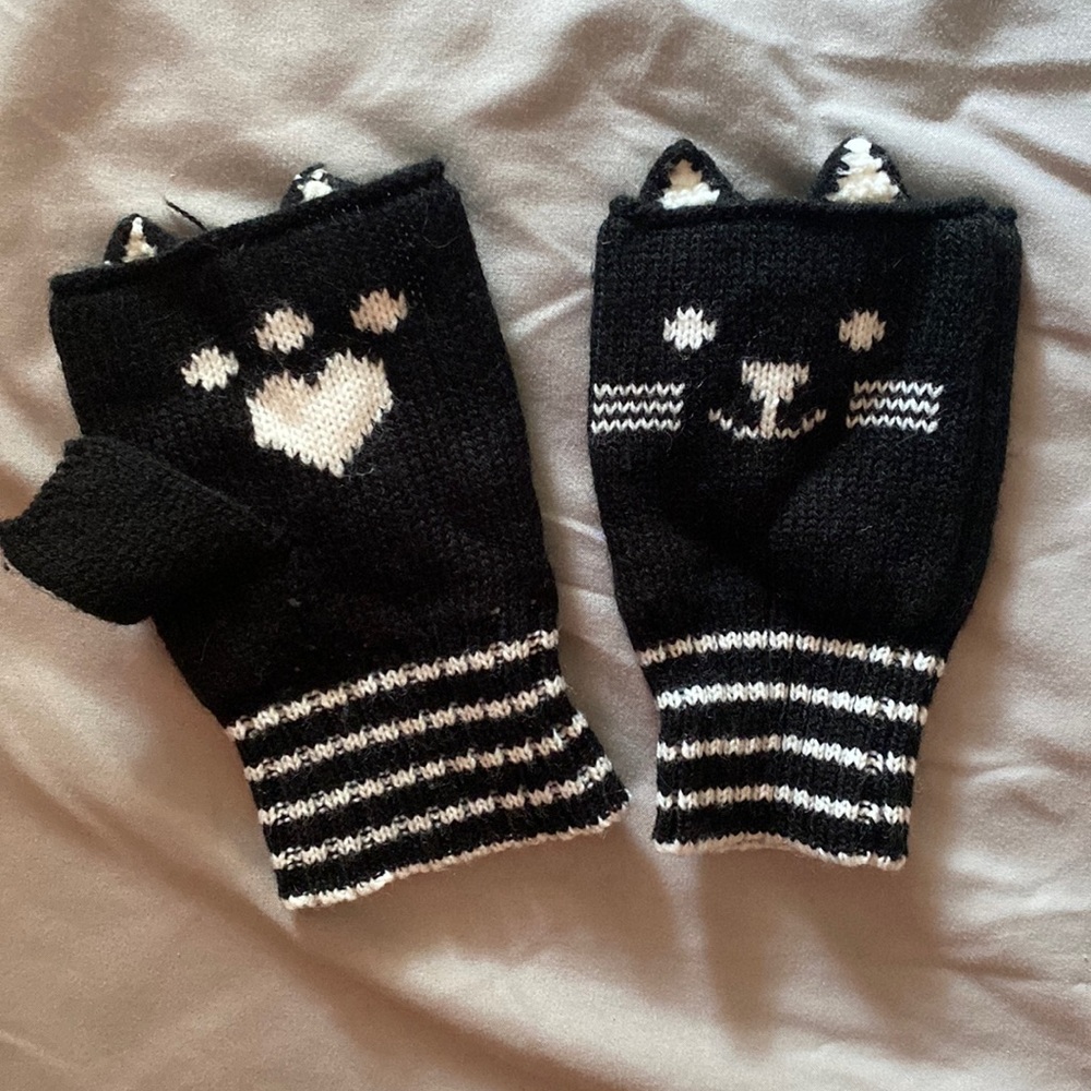 Cat fingerless gloves